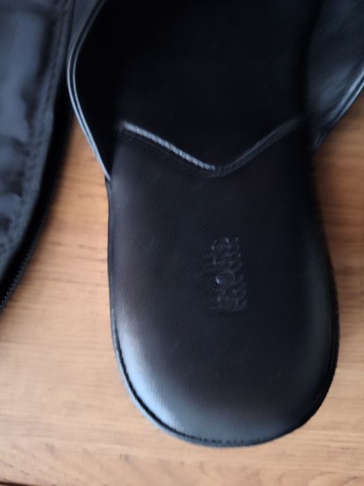 Papuci de casa de la Hugo Boss, piele naturala fina, produs nou, M 43.