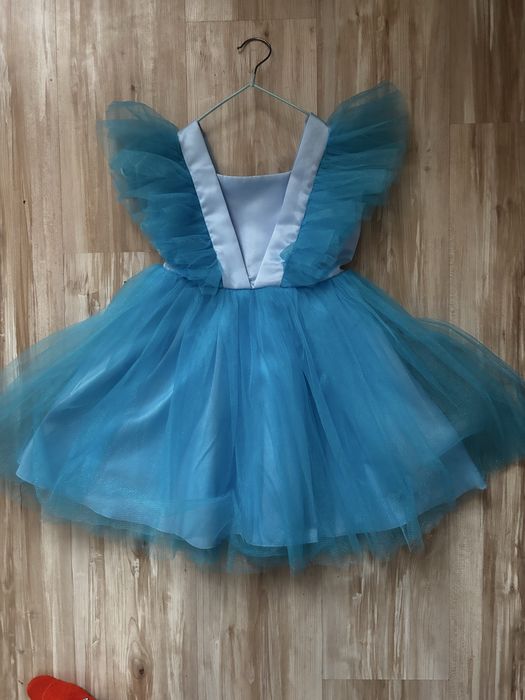 Продам ноаогодние платья