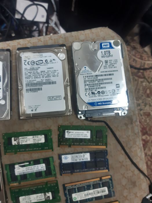 Продам ж/д диски ноутбучные и озу