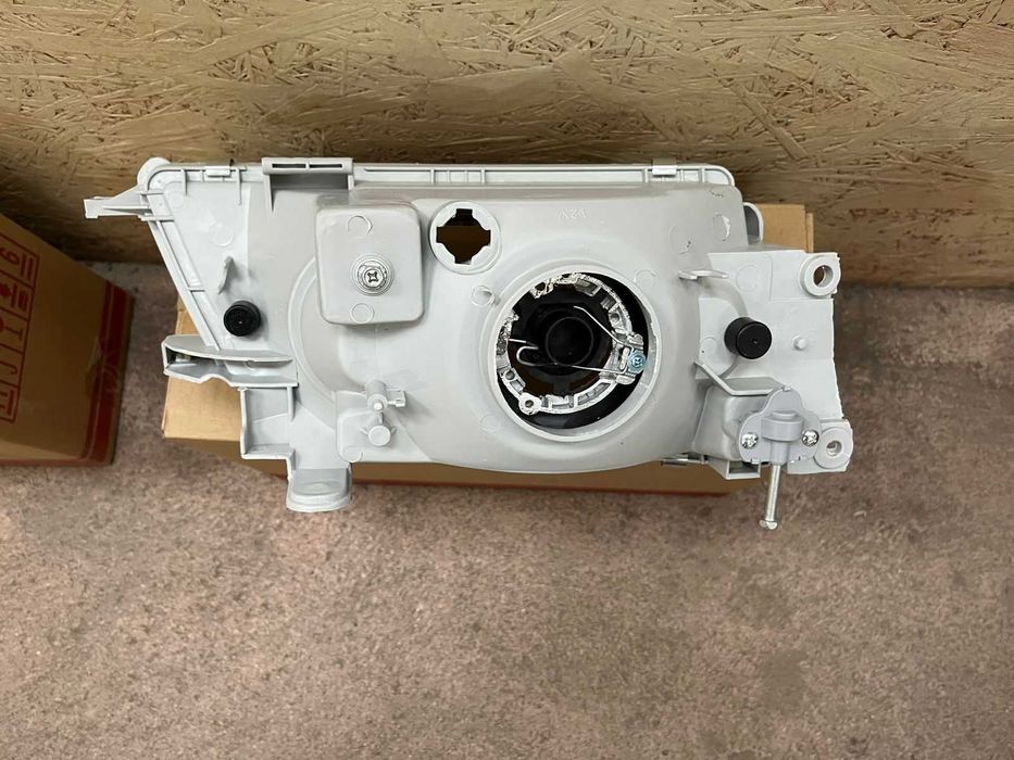 Фара Тайота Карина Е '92-'97 / ToyotaCarina E '92-'97