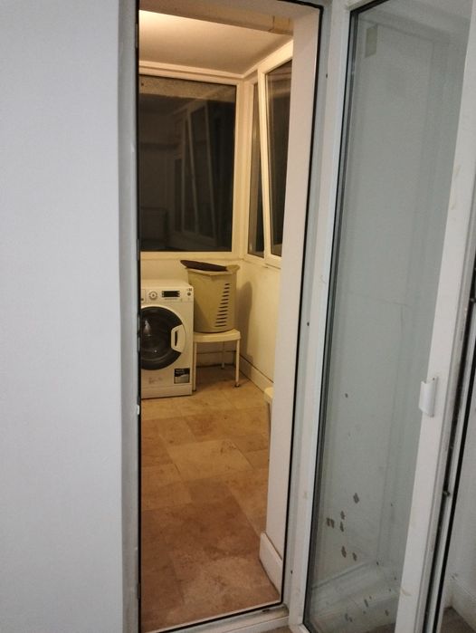 Vând apartament 3 camere decomandat strada cap. Ivan Anghelache etaj 1