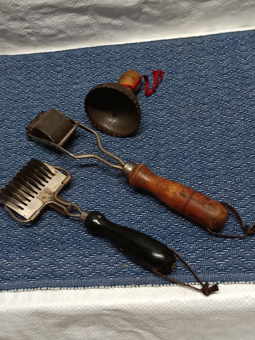 Старинни уреди за рязане на макарони,спагети,паста