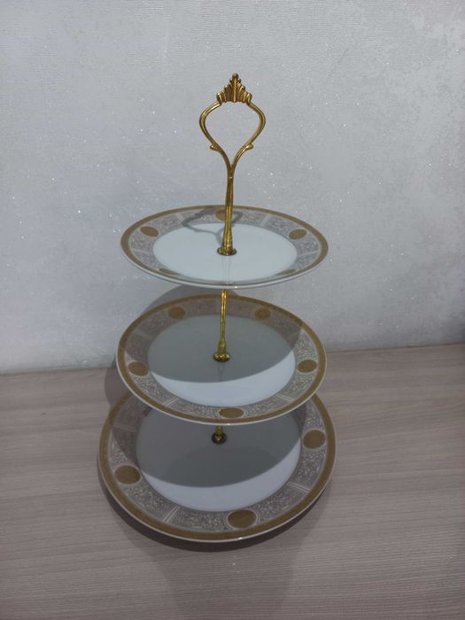 Фарфоровая этажерка конфетница