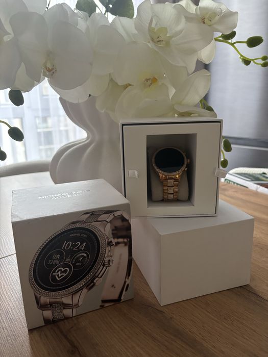 Часы,MICHAEL KORS access