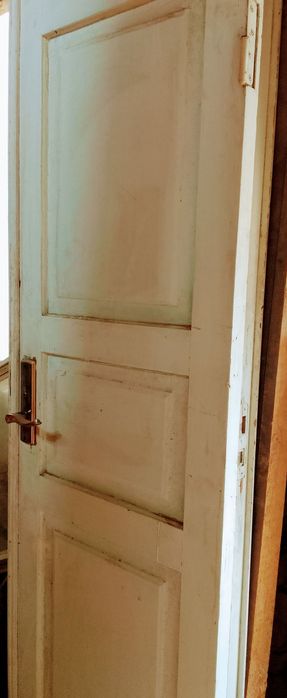 Деревянные двери и оконные рамы. Yaxshi sifatli taxta eshik va romlar.