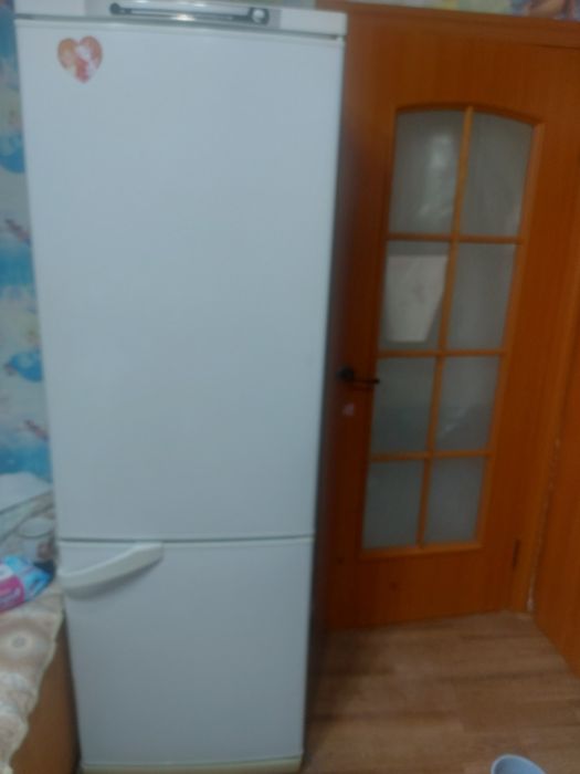 Продам холодильник Indesit