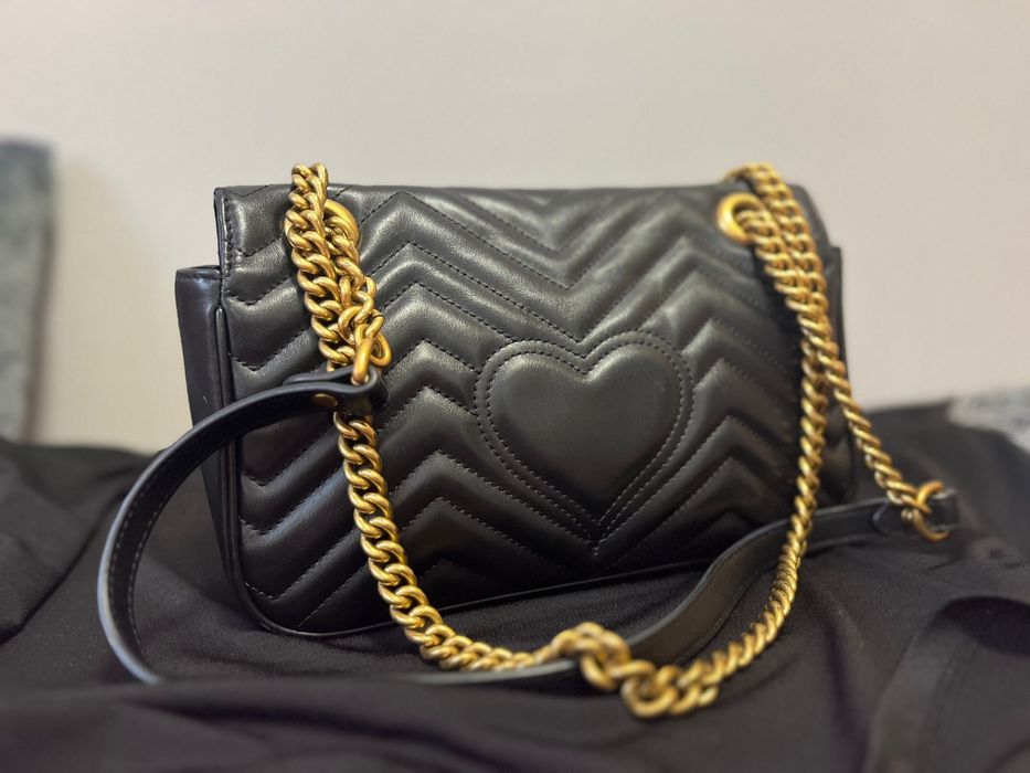 Genta gucci detalii in privat