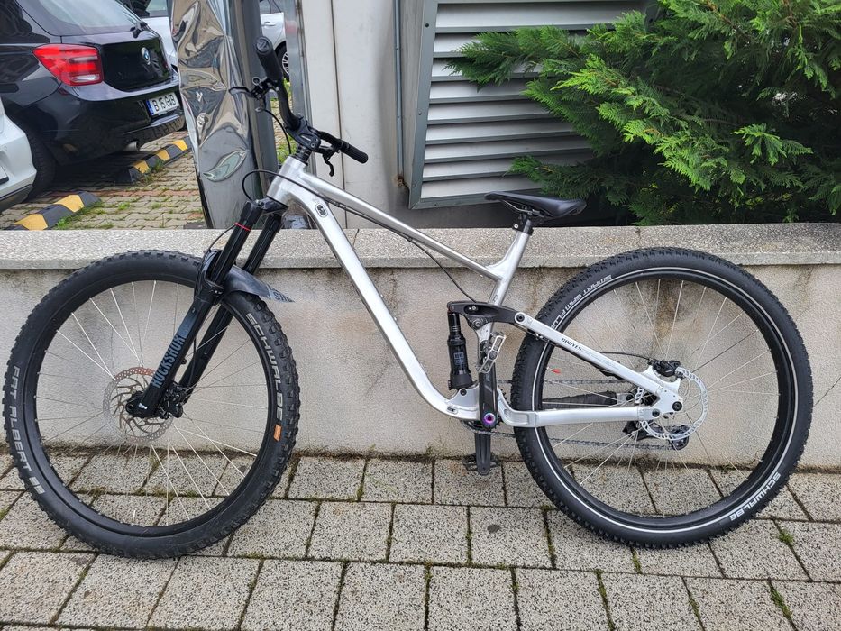 Titlu: Full Suspension 29” RockShox Air + Deluxe / Marime L / Trail MTB
Descriere:
Vând MTB full suspension mărimea L, potrivit pentru trail/enduro/li