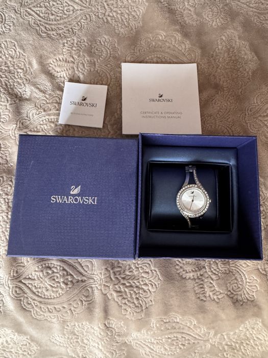 Часовник svarovski
