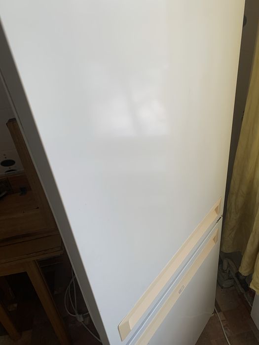 продам холодильник двухкамерный срочно!