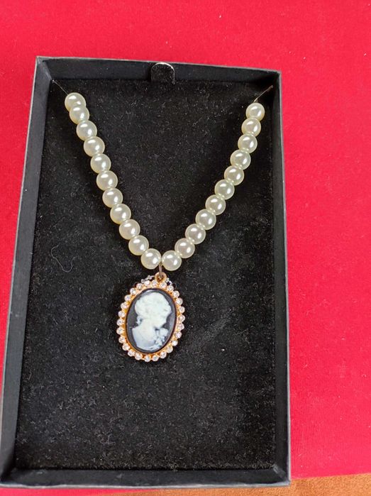 Дамски колиета  различни модели