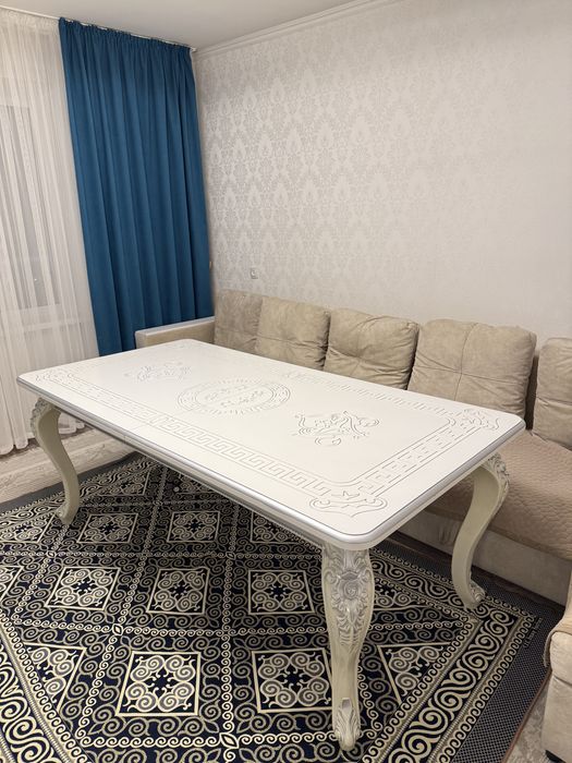 Стол со стульями