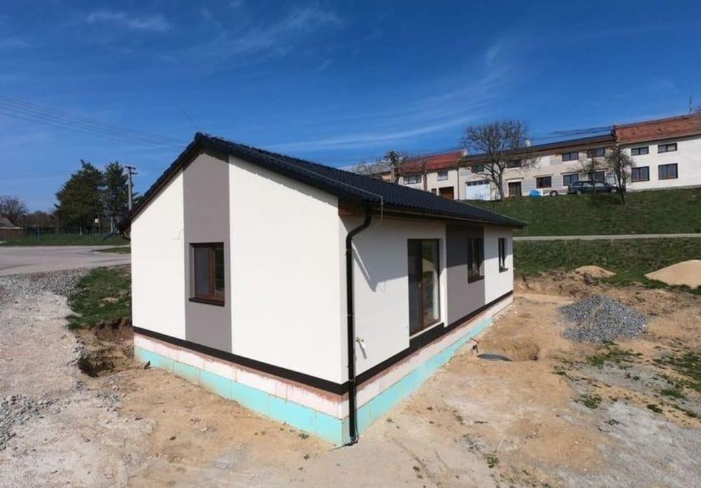 Vând case pe structura metalica
