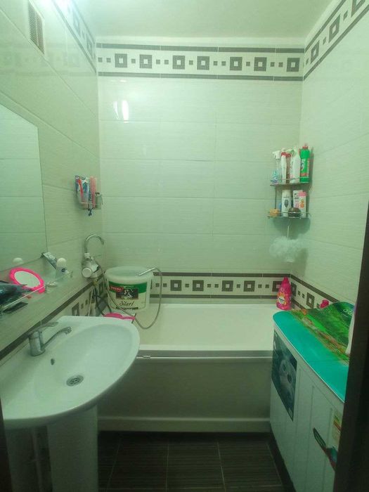 Kvartira sotiladi Oxangaron evalakda