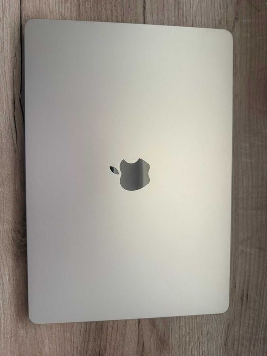Apple MacBook Air 15.3” M2 | 8GB RAM | 256GB SSD | Silver | Отлично състояние + кейс