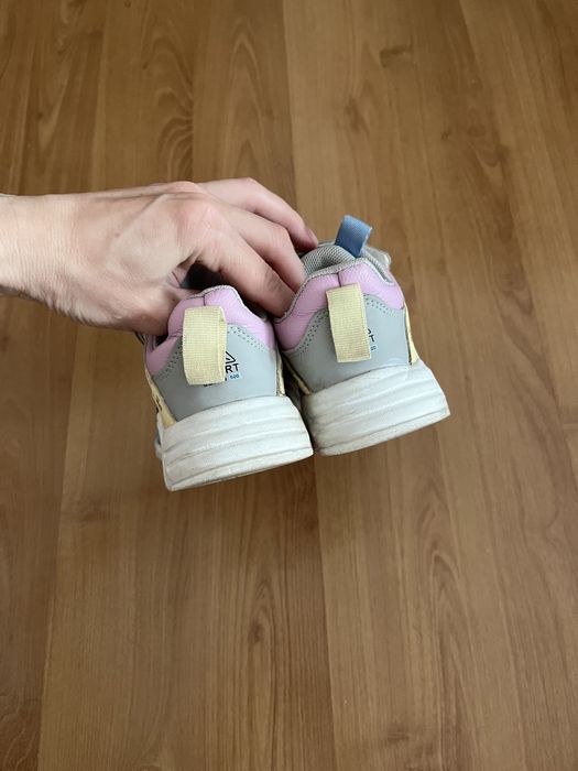 Кроссовки детские