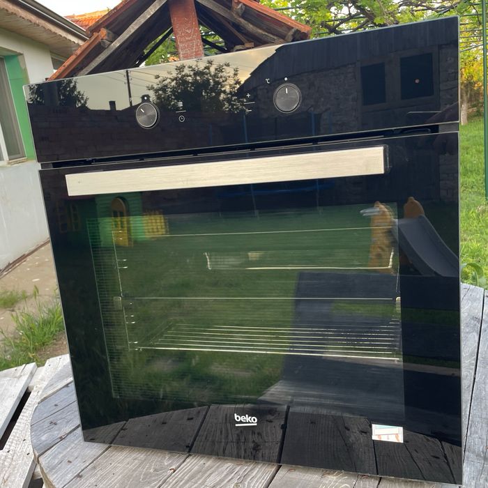 Фурна за вграждане Beko BIM24301BS