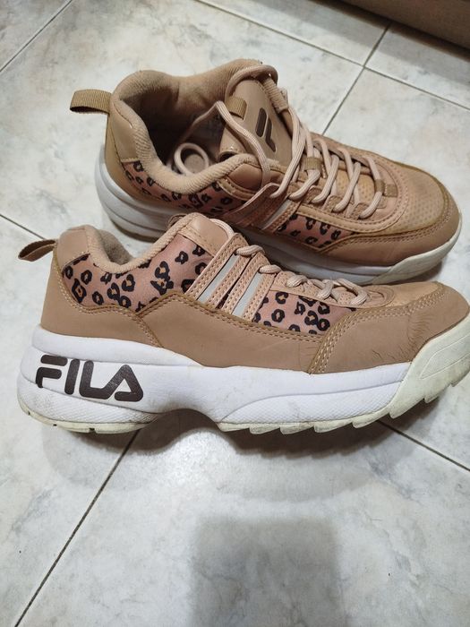 маратонки Fila бежови