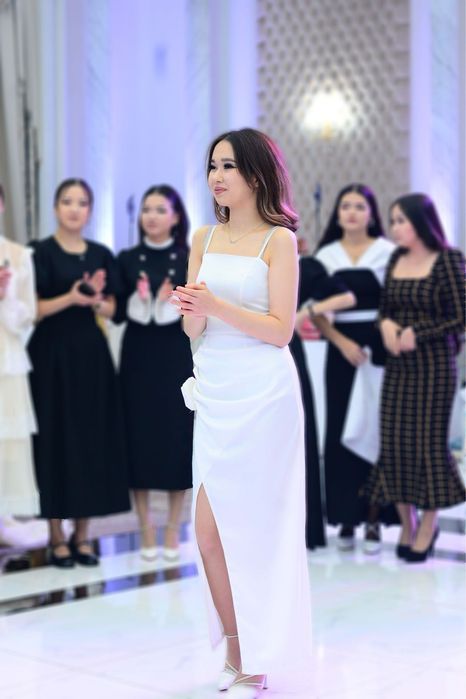 платье вечернее белая