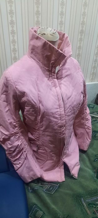 Продаю куртки женские