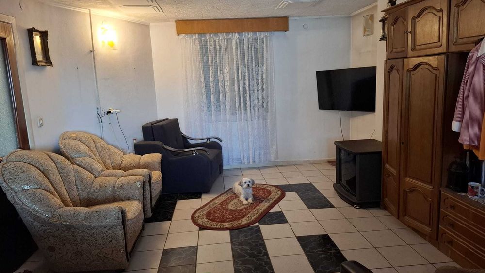 Casa de vanzare P+1 + Spatiu comercial sau schimb cu apartament in Ploiesti + dif