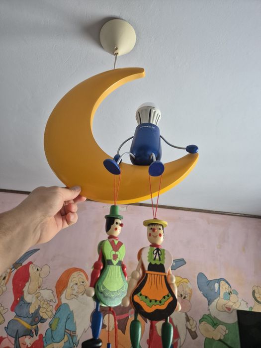 Lustra camera copii perfect funcțională, fara defecte ca nou