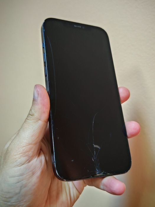 iPhone 12 Pro Max За части / Счупен / Отключен Работещ  Нулиран