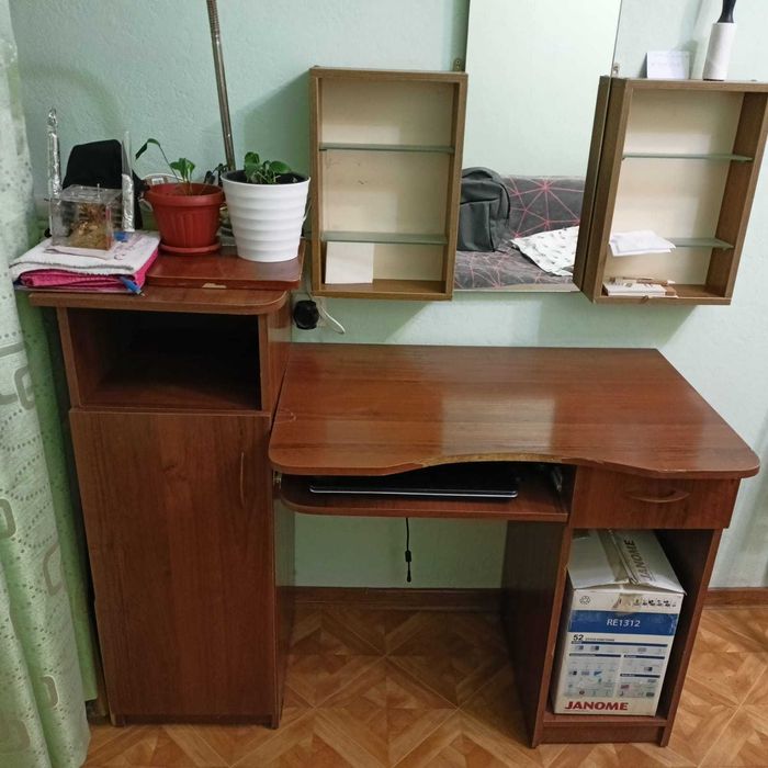 Продается Школьный / Компьютерный Письменный стол