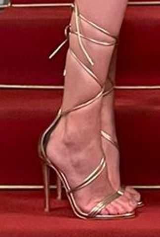 Sandale  elegante aurii cu barete snur si toc subtire