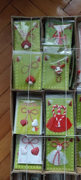 Мартеници на едро