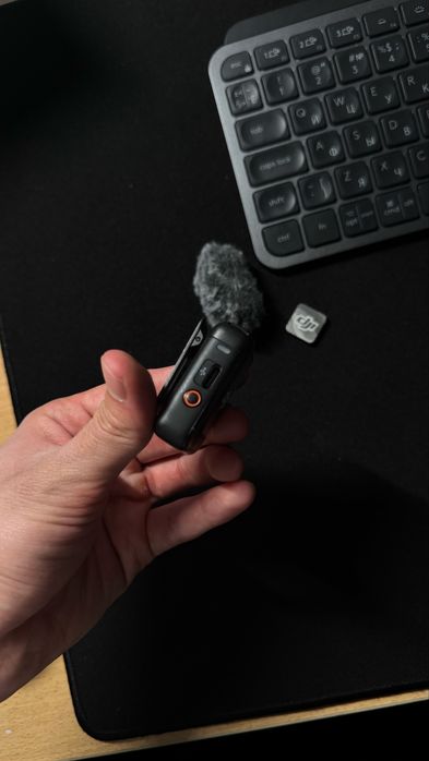 Микрофон Dji mic 2. Можно подключить к телефону.