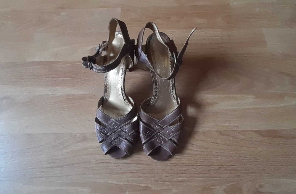 Подарявам сандали