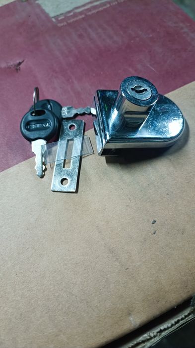 Замки для стекло витрин