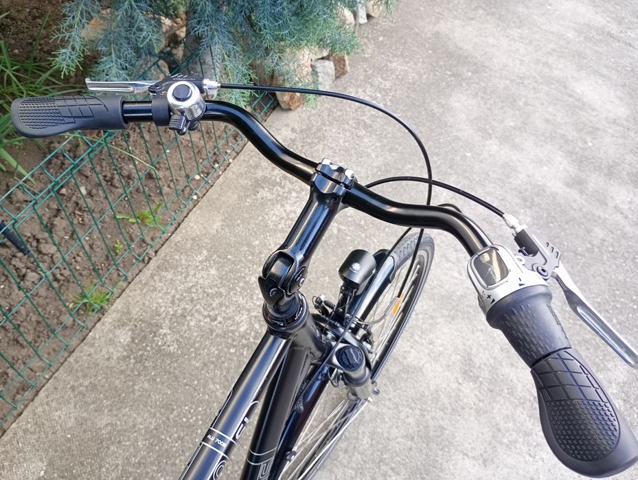 Vând bicicletă bărbati Pegasus Premio,de 61 cm,negru,cu 8 viteze butuc NEXUS !