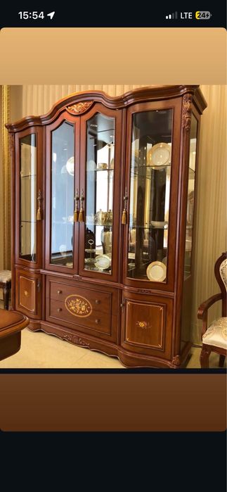 Мебель гостиная (Китай) 10 стульев 2 кресло, большой комод с зеркалом