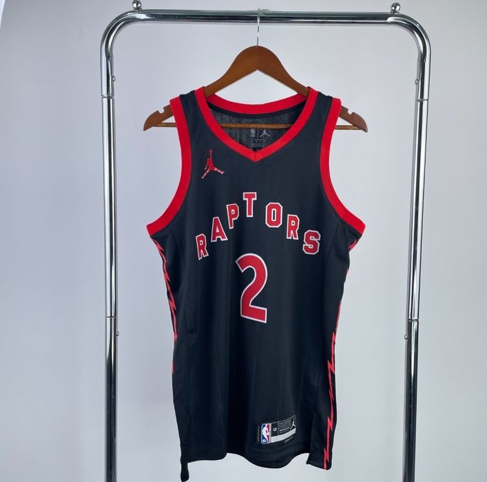 Maiouri de baschet cu Kawhi Leonard