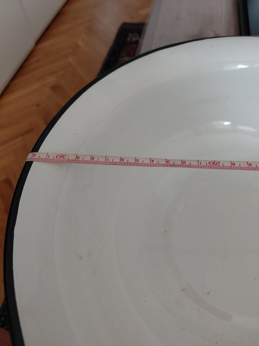 Емайлиран леген.