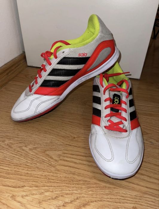Adidas pentru fotbal in sala