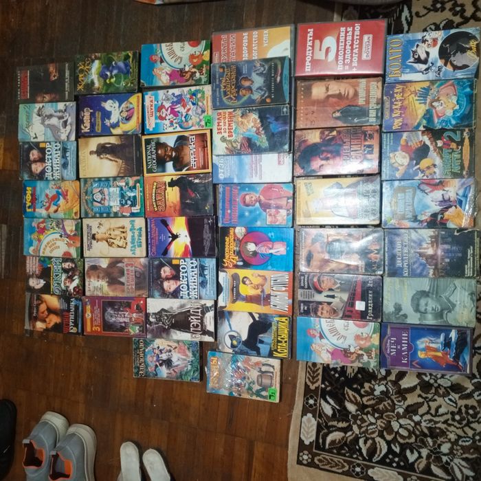 100 штук видео кассеты оптом дёшево отдаю
