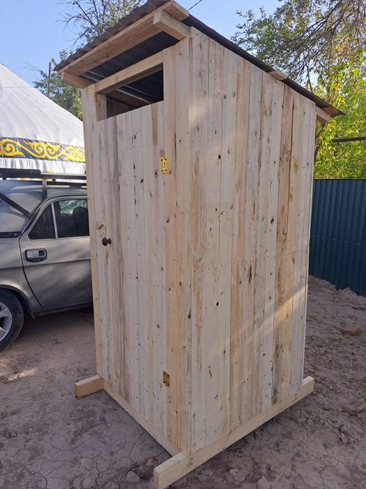 Уличный туалет--"