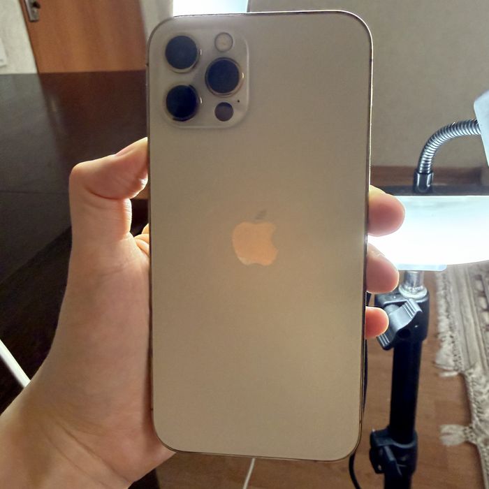 Продам айфон 12 про