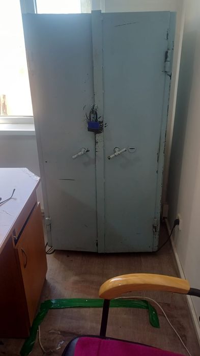 Офисный сейф темір