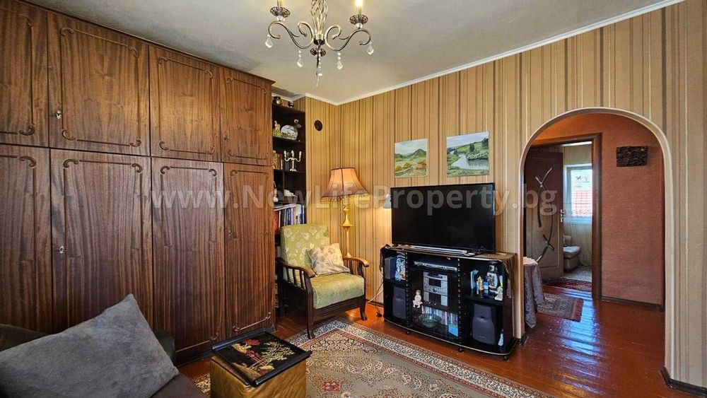 Продава се двуетажна къща в град Средец, област Бургас