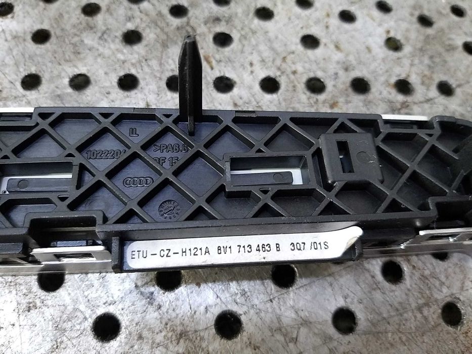 Panou afisaj schimbator viteze audi a3 8v 8v1713463b