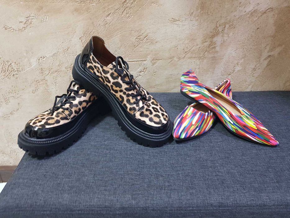 Дамски шарени обувки