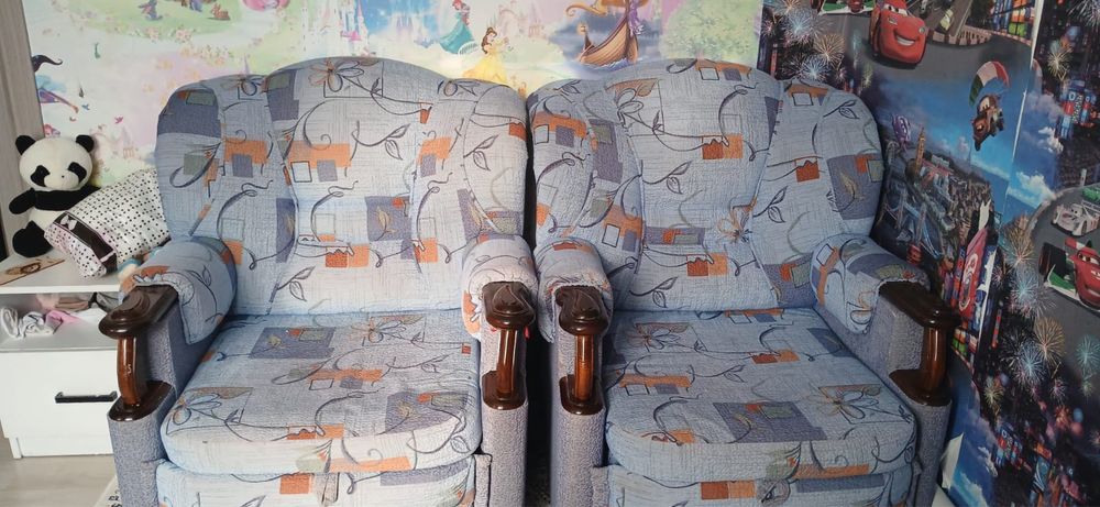 Диван с креслом, шифоньер