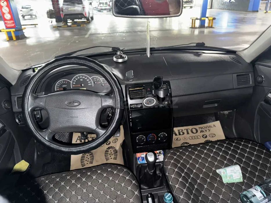 Продаю Lada Priora 2011 года.