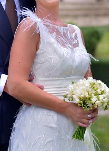 Rochie de mireasa cu pene de strut si paiete  - marimea L