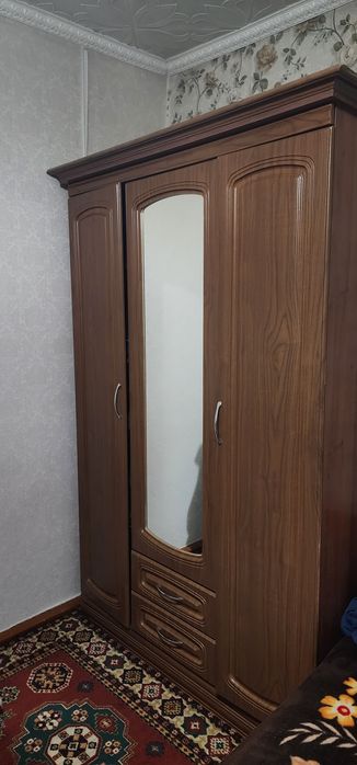 Продам тумбочку для телевизора.