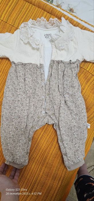 Костюмы фирменные тёплые на 9-12, 12-18 мес